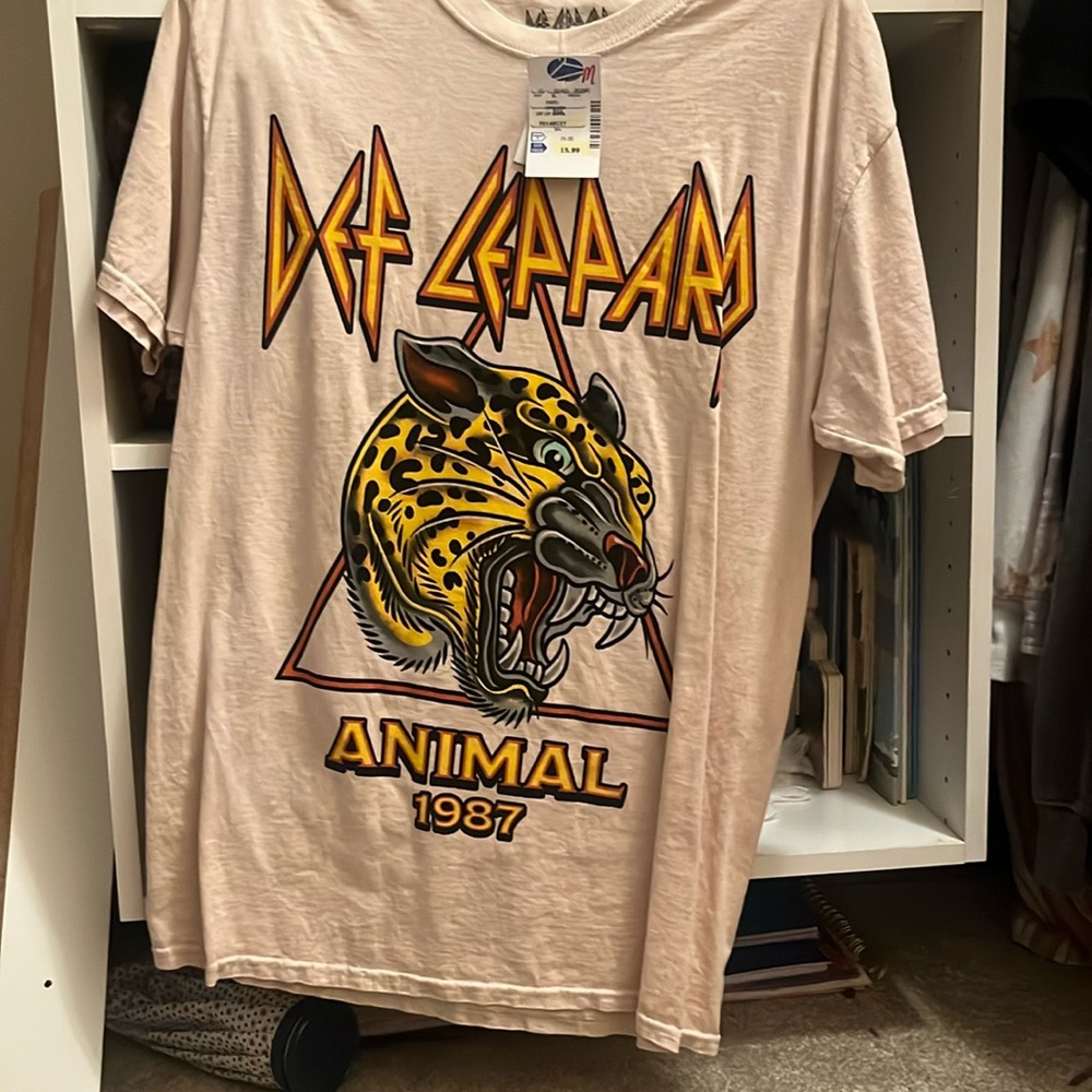 GRAPHIC TEE!
